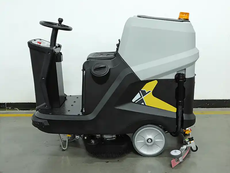 Поломоечная машина с сиденьем оператора XGH130XB: фотография 3