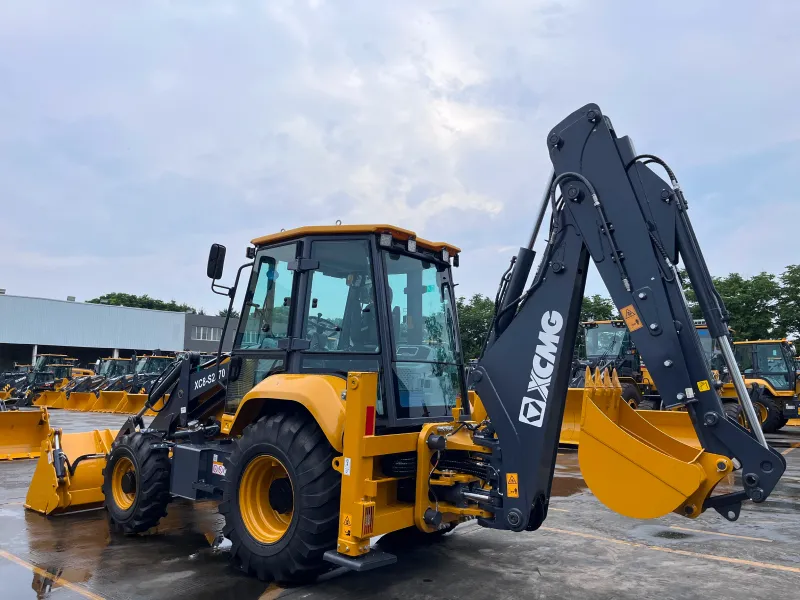 Экскаватор-погрузчик разноколесный XC8-S2570: фотография 2