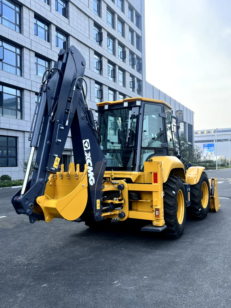 Экскаватор-погрузчик равноколесный XC8-S3570: фотография 2