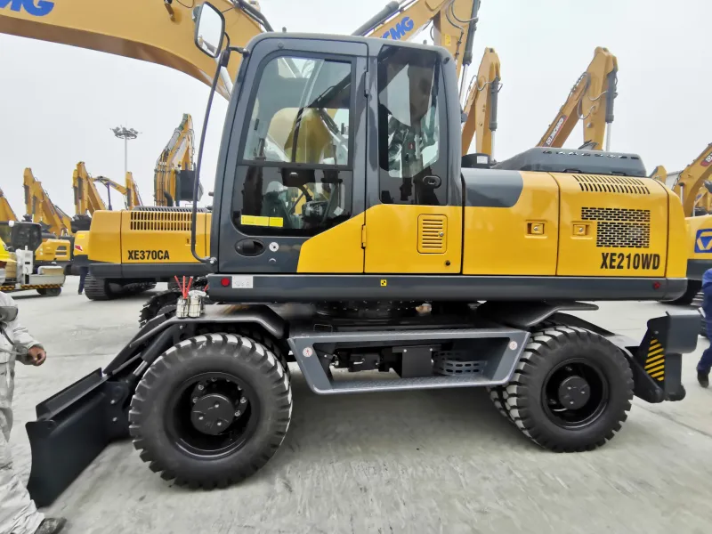 Колесный экскаватор XE210WD: фотография 2